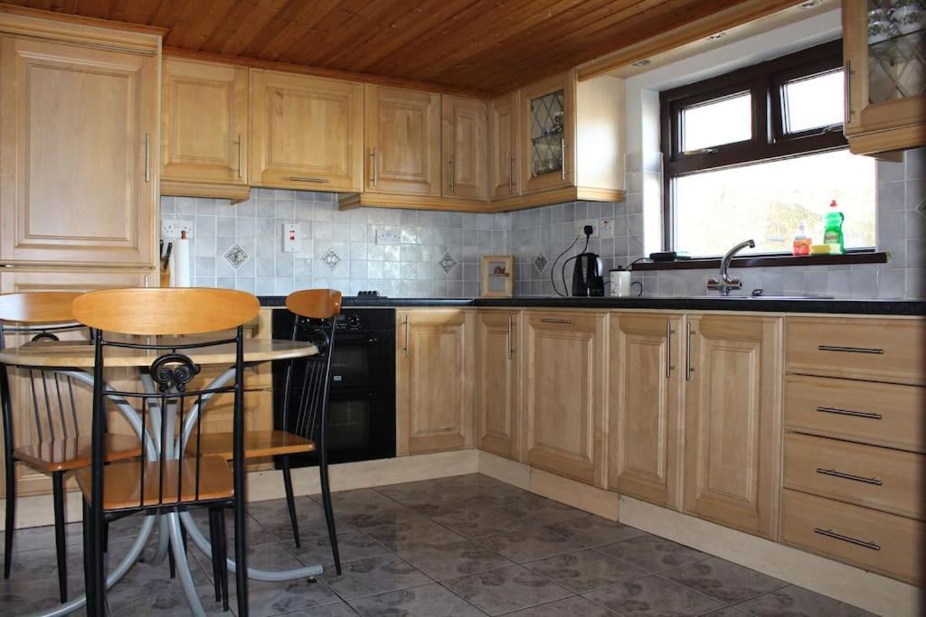 4 Bedroom Traditional Irish Farm House Killybegs 도니골 외부 사진